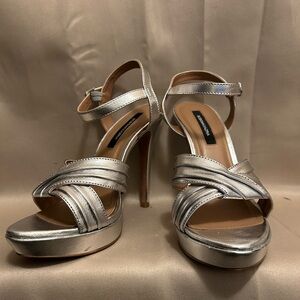 Women’s Bcbgmaxazria “Ravil” Silver Leather Platform Sandal Sz. 8.5 ( NWB )